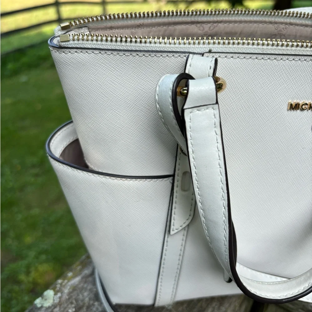 Michael Kors White Leather Handbag with Adjustable Removable Crossbody Strap - Picture 2 of 10